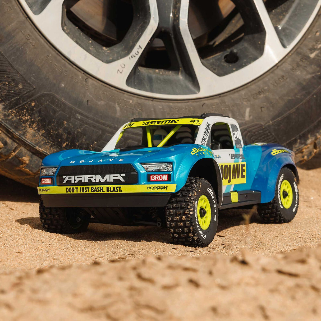 ARRMA - MOJAVE GROM MEGA 380 Brushed 4X4 Small Scale Desert Truck RTR with Battery & Charger, Blue/White